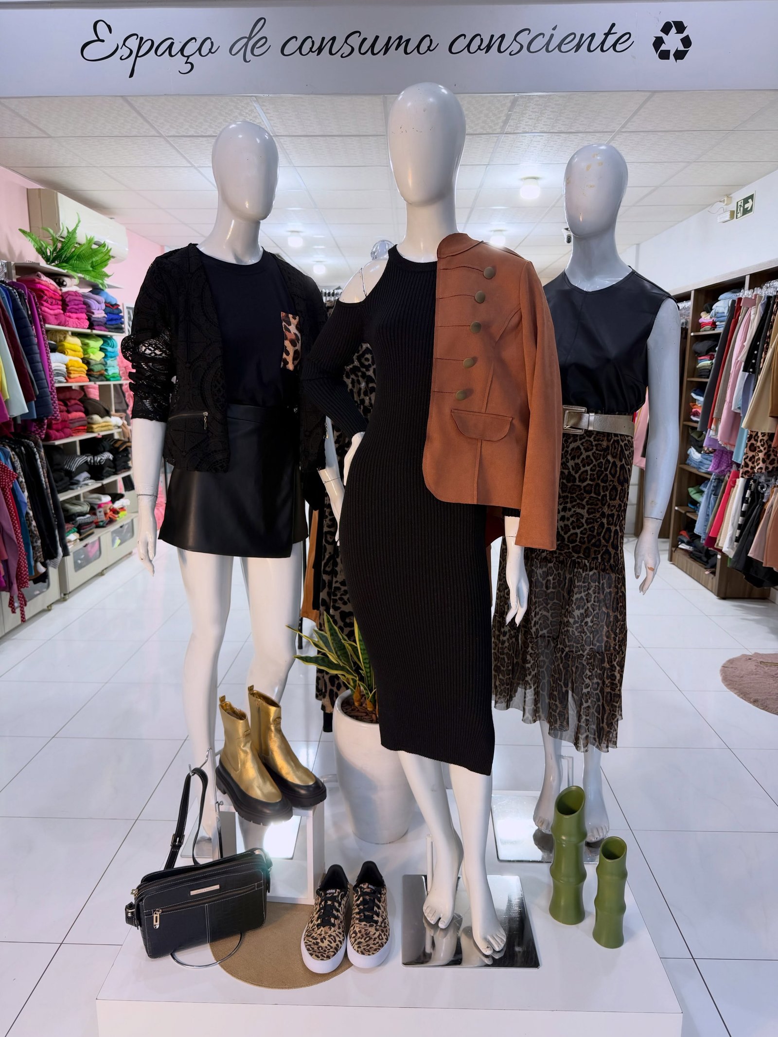 Vitrine e espaço de consumo consciente do LB Brechó em Cascavel